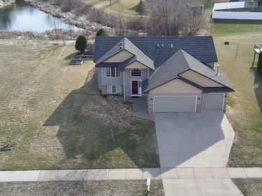 929 Farmers Ridge Trail, Belle Plaine, MN 56011