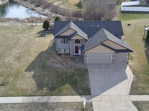929 Farmers Ridge Trail , Belle Plaine, MN 56011
