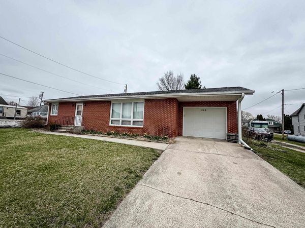 206 Main Street, Elgin, IA 52141