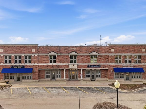 Unit E, St. Charles, IL 60175