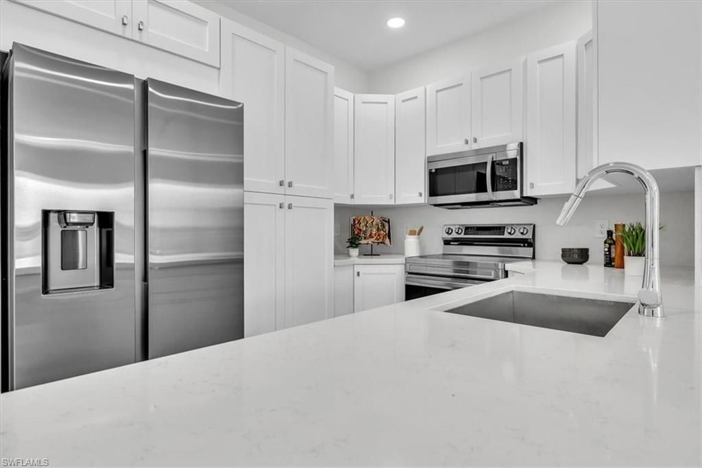 3527 Country Club Blvd, Cape Coral, FL 33904 Photo