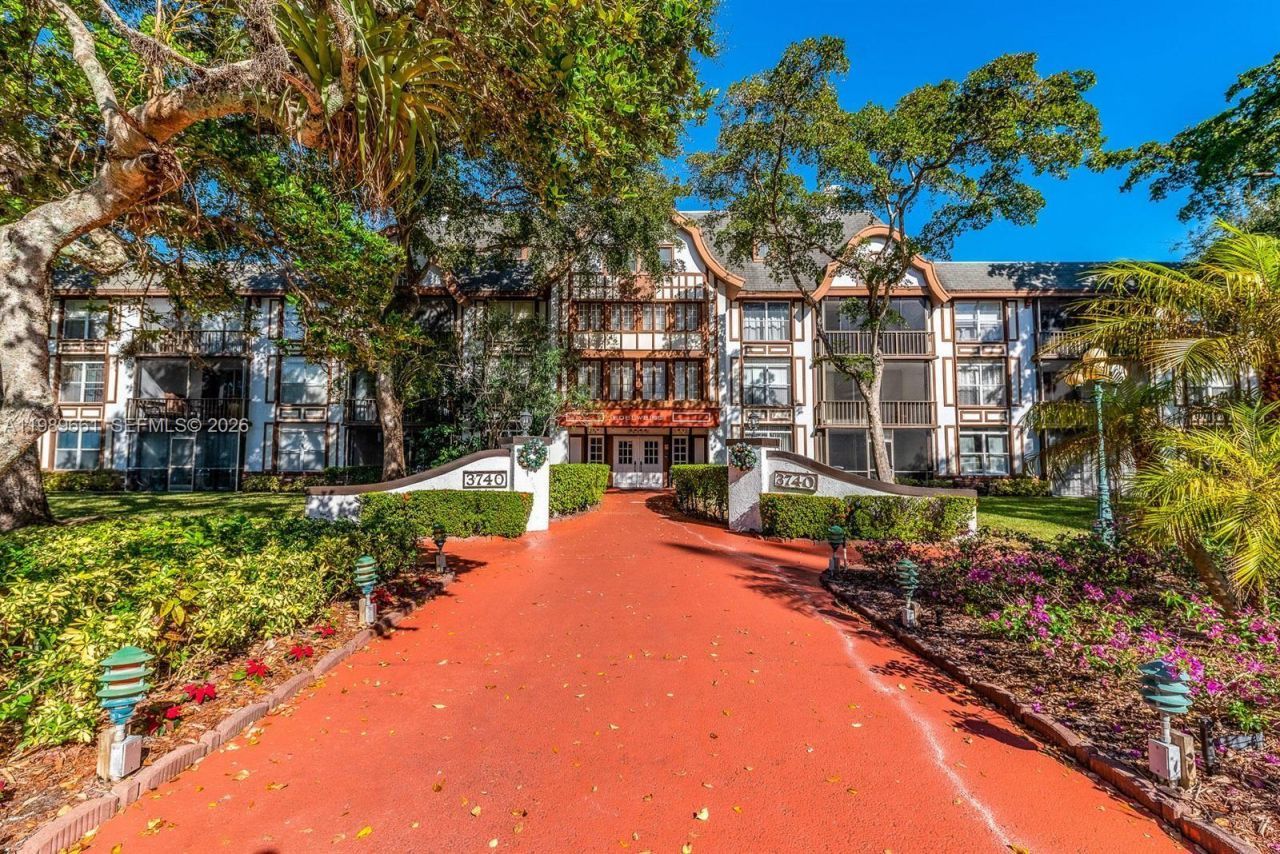 3740 Inverrary Dr , Unit 1T, Lauderhill, FL 33319 Photo