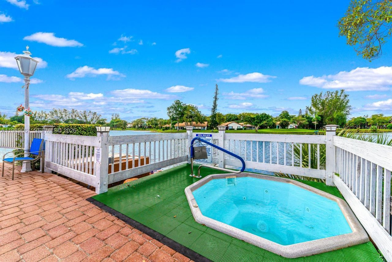 3740 Inverrary Dr , Unit 1T, Lauderhill, FL 33319 Photo