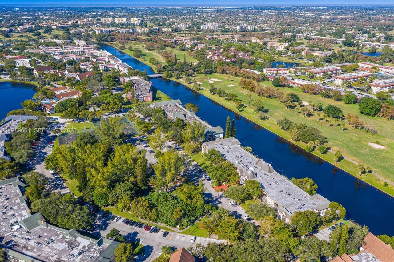 3740 Inverrary Dr , Unit 1T, Lauderhill, FL 33319 Photo