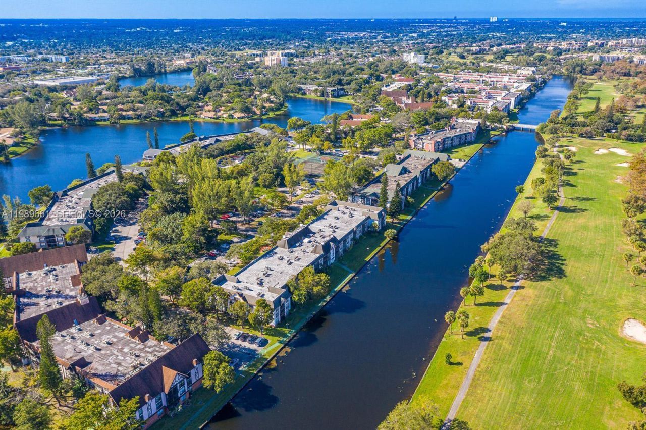 3740 Inverrary Dr , Unit 1T, Lauderhill, FL 33319 Photo