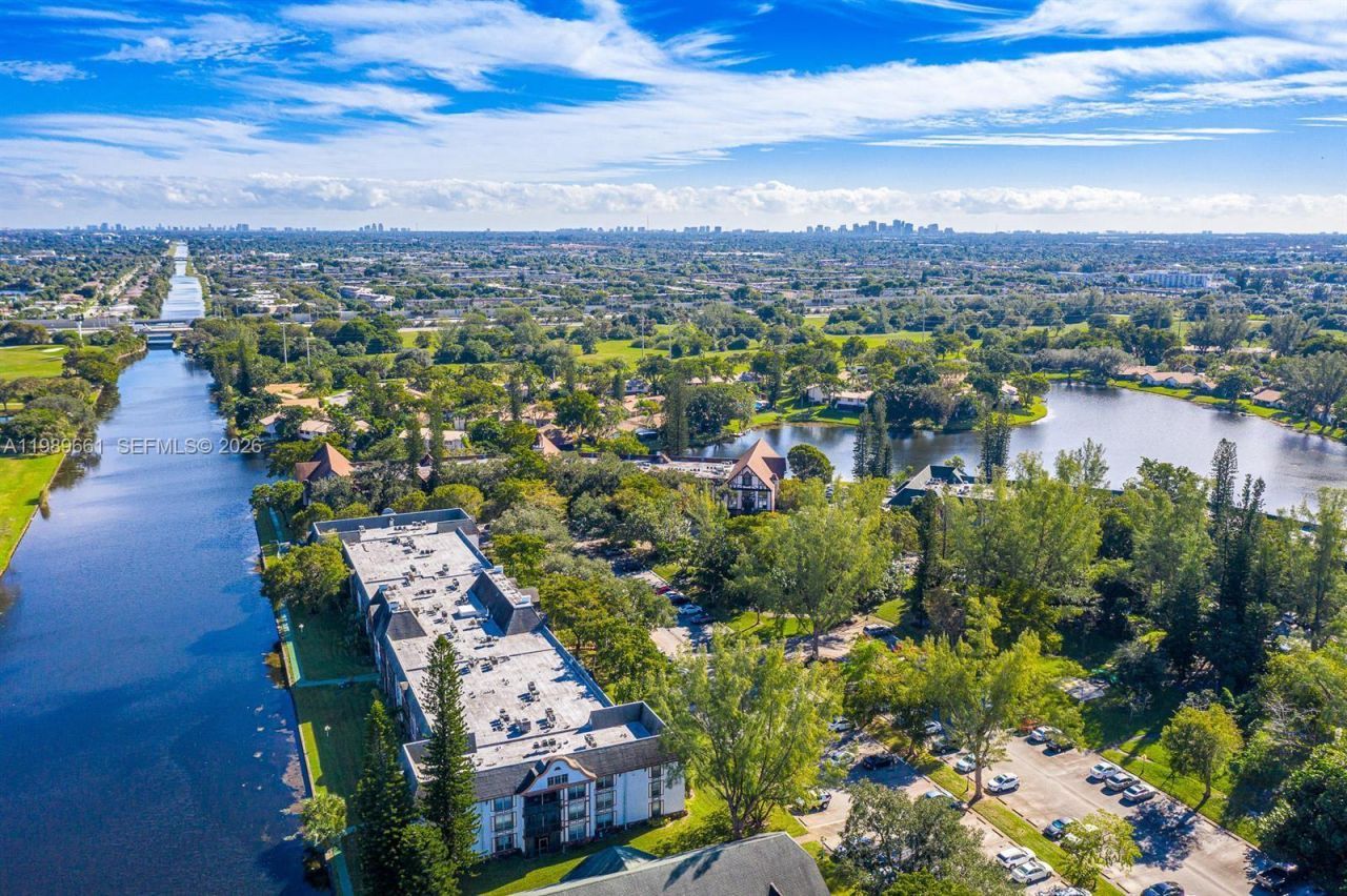 3740 Inverrary Dr , Unit 1T, Lauderhill, FL 33319 Photo