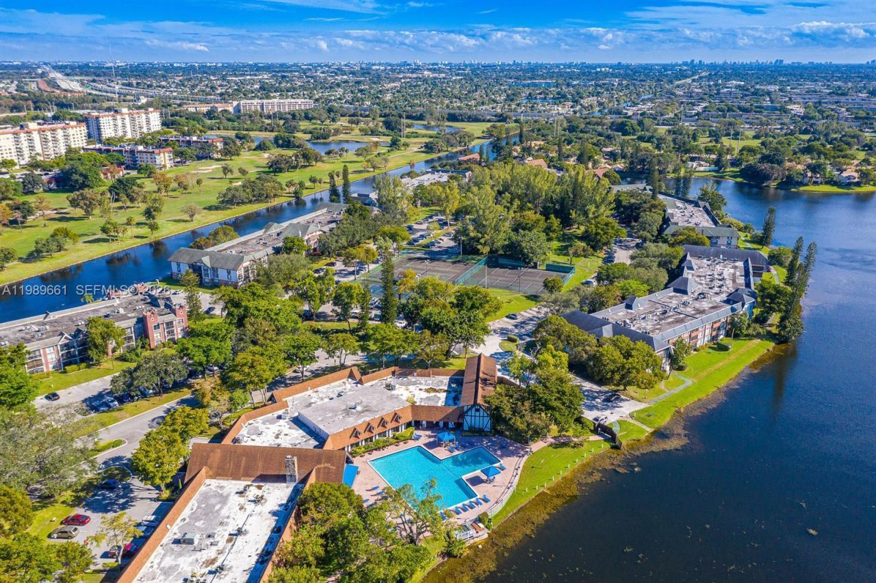 3740 Inverrary Dr , Unit 1T, Lauderhill, FL 33319 Photo