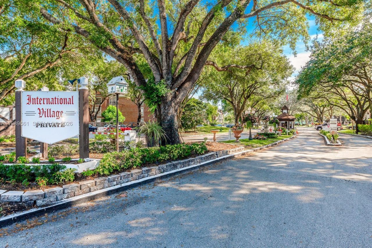 3740 Inverrary Dr , Unit 1T, Lauderhill, FL 33319 Photo