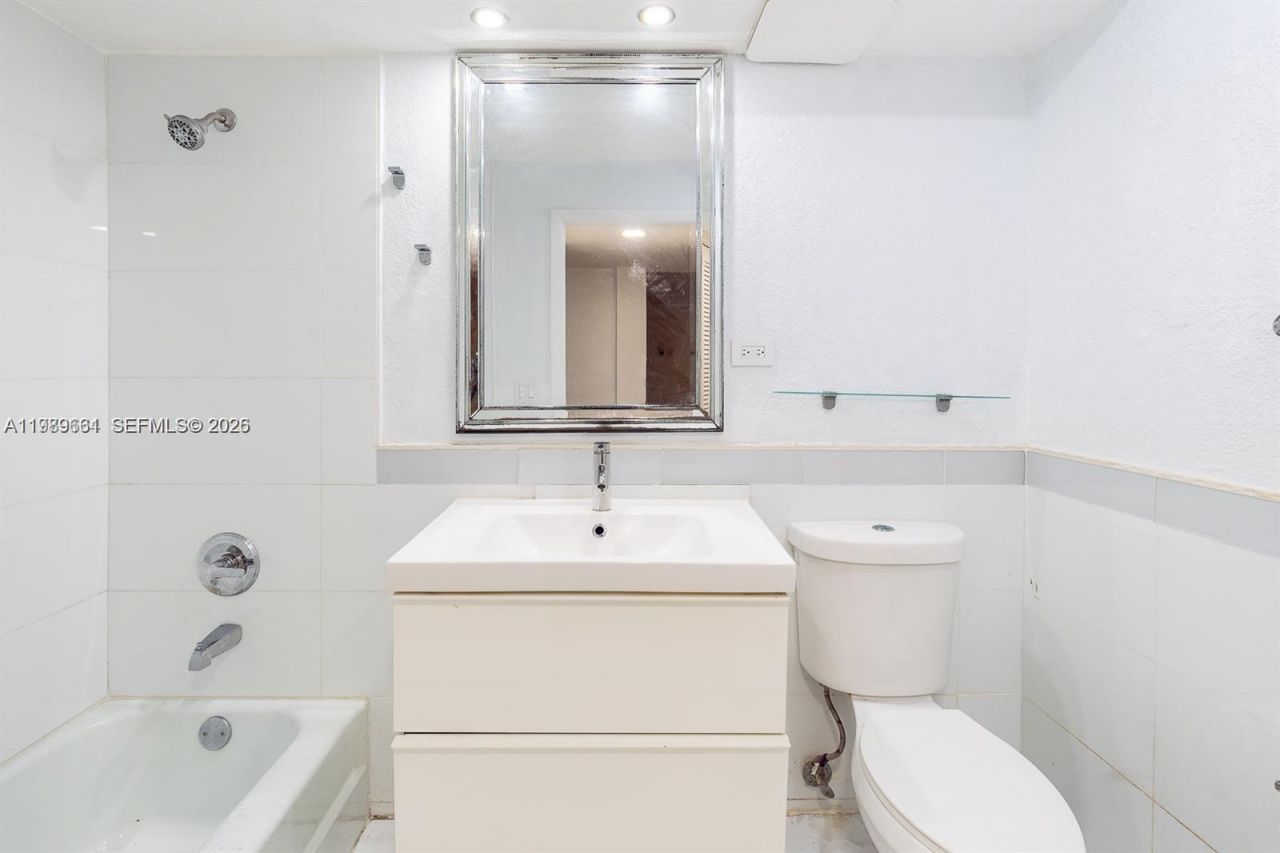 3740 Inverrary Dr , Unit 1T, Lauderhill, FL 33319 Photo