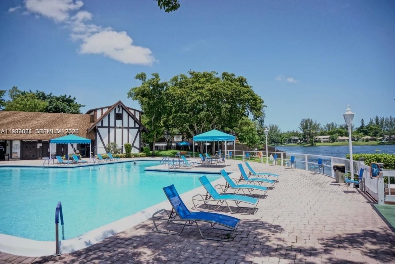 3740 Inverrary Dr , Unit 1T, Lauderhill, FL 33319 Photo