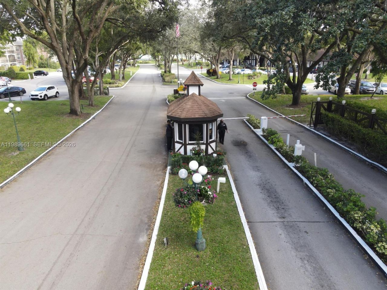 3740 Inverrary Dr , Unit 1T, Lauderhill, FL 33319 Photo