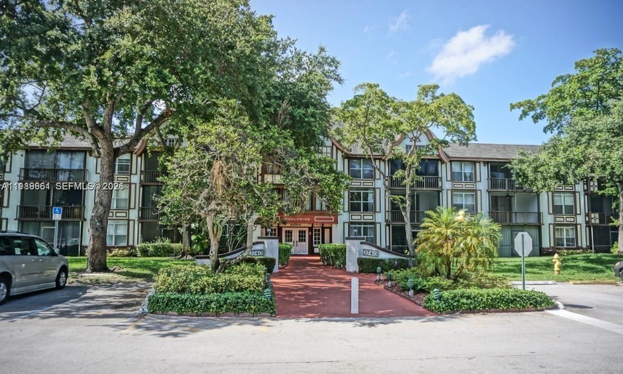 3740 Inverrary Dr , Unit 1T, Lauderhill, FL 33319 Photo