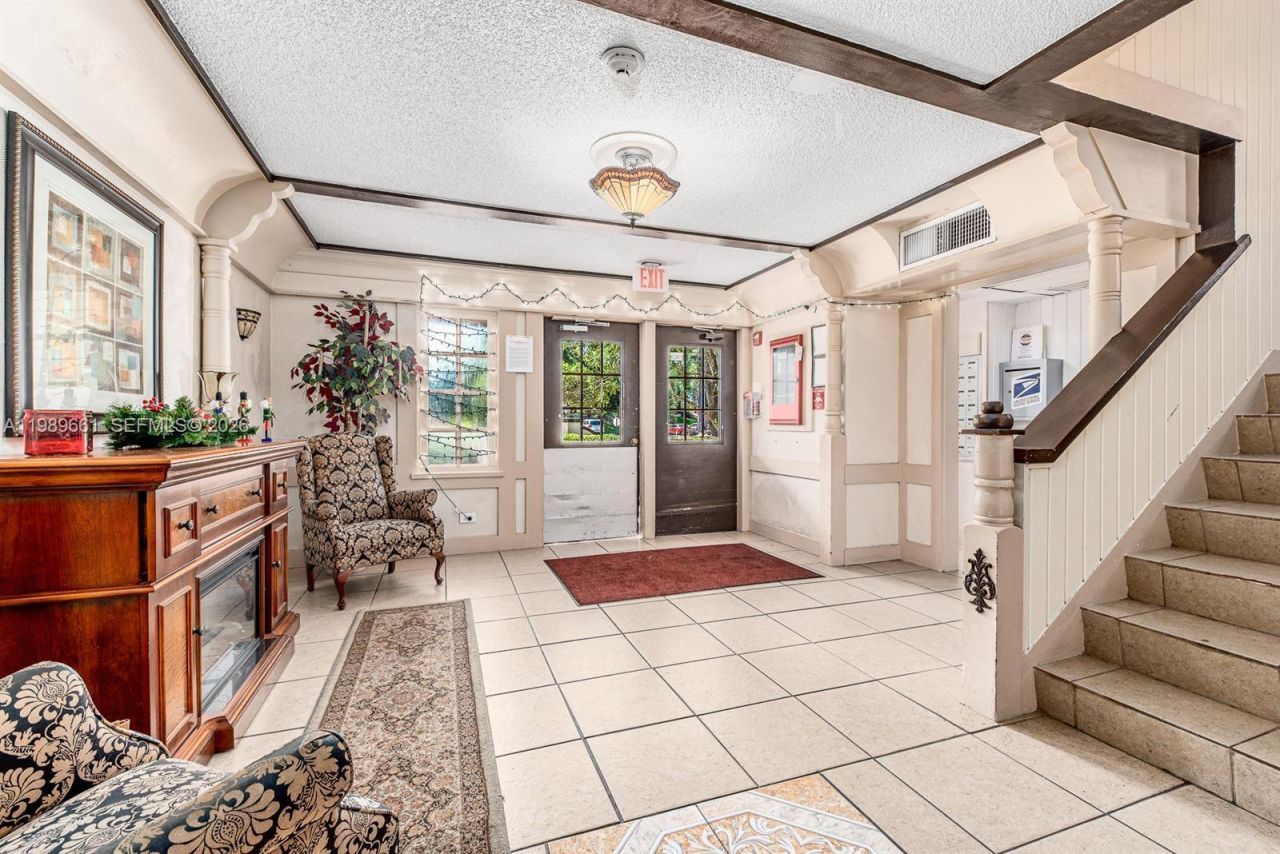 3740 Inverrary Dr , Unit 1T, Lauderhill, FL 33319 Photo