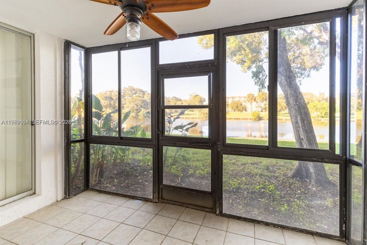 3740 Inverrary Dr , Unit 1T, Lauderhill, FL 33319 Photo