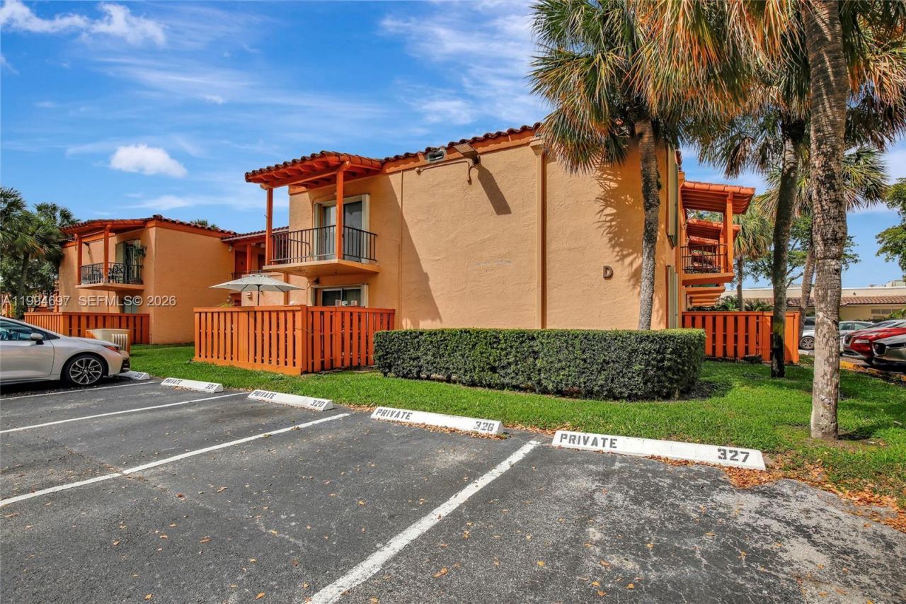 7241 Miami Lakes Dr , Unit D14, Miami Lakes, FL 33014 Photo