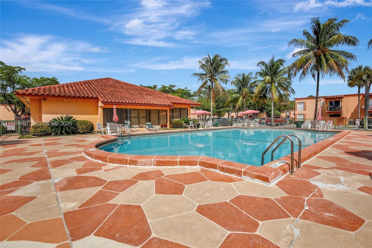 7241 Miami Lakes Dr , Unit D14, Miami Lakes, FL 33014 Photo