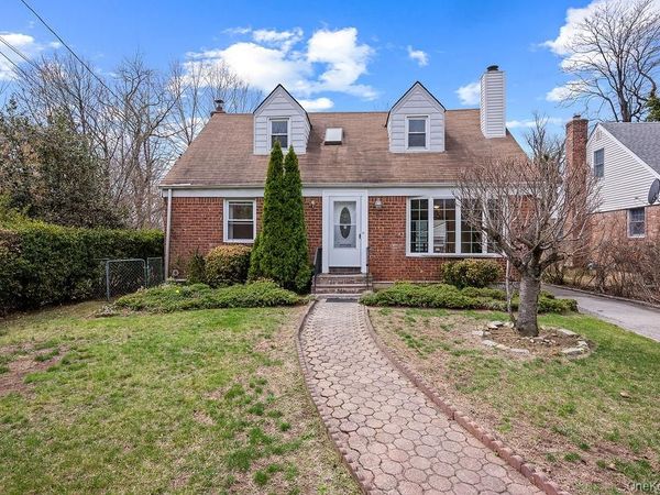 8 Grady Court , Great Neck, NY 11023