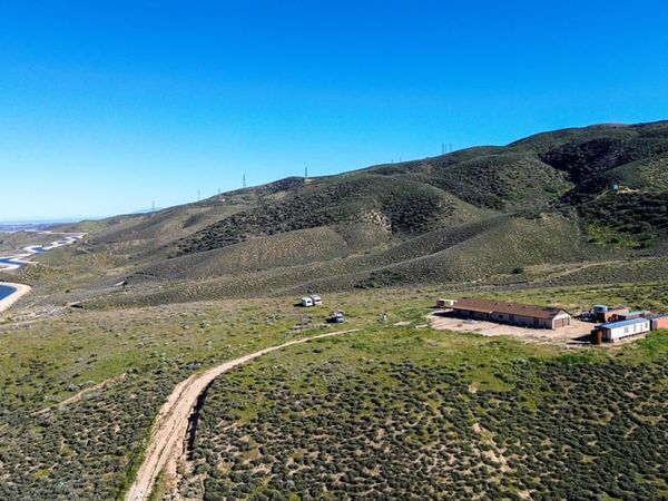 44132 Munz Ranch Road , Lake Hughes, CA 93532