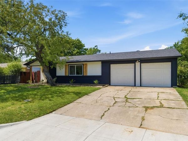 4474 Burke Road , Fort Worth, TX 76119