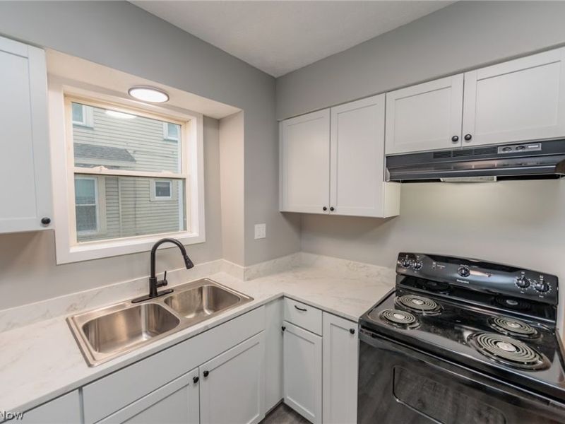 1038 W 11th Street, Lorain, OH 44052 Photo 8