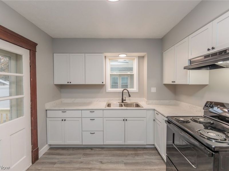 1038 W 11th Street, Lorain, OH 44052 Photo 9