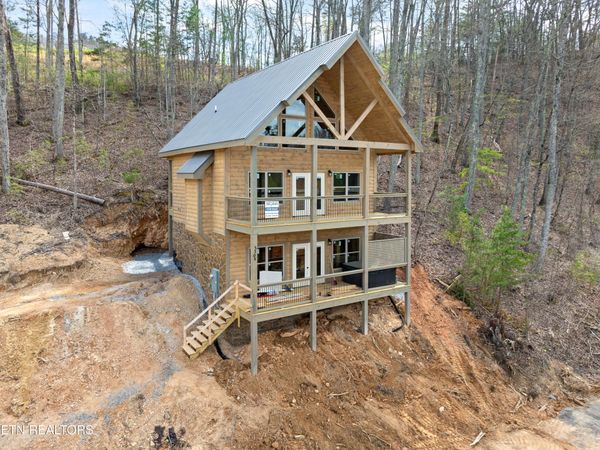 3308 Pine Peak Way, Sevierville, TN 37862