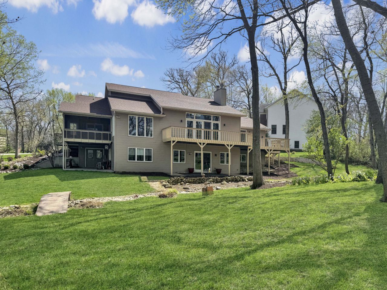 1669 Barberry Circle, Freeport, IL 61032