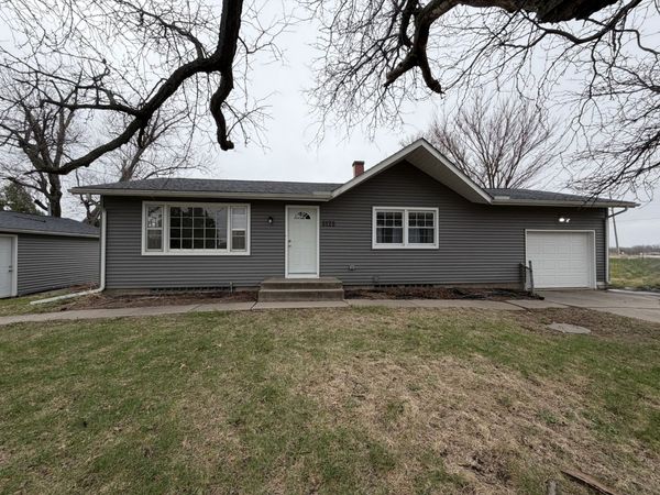 5125 W 49th Street , Davenport, IA 52806