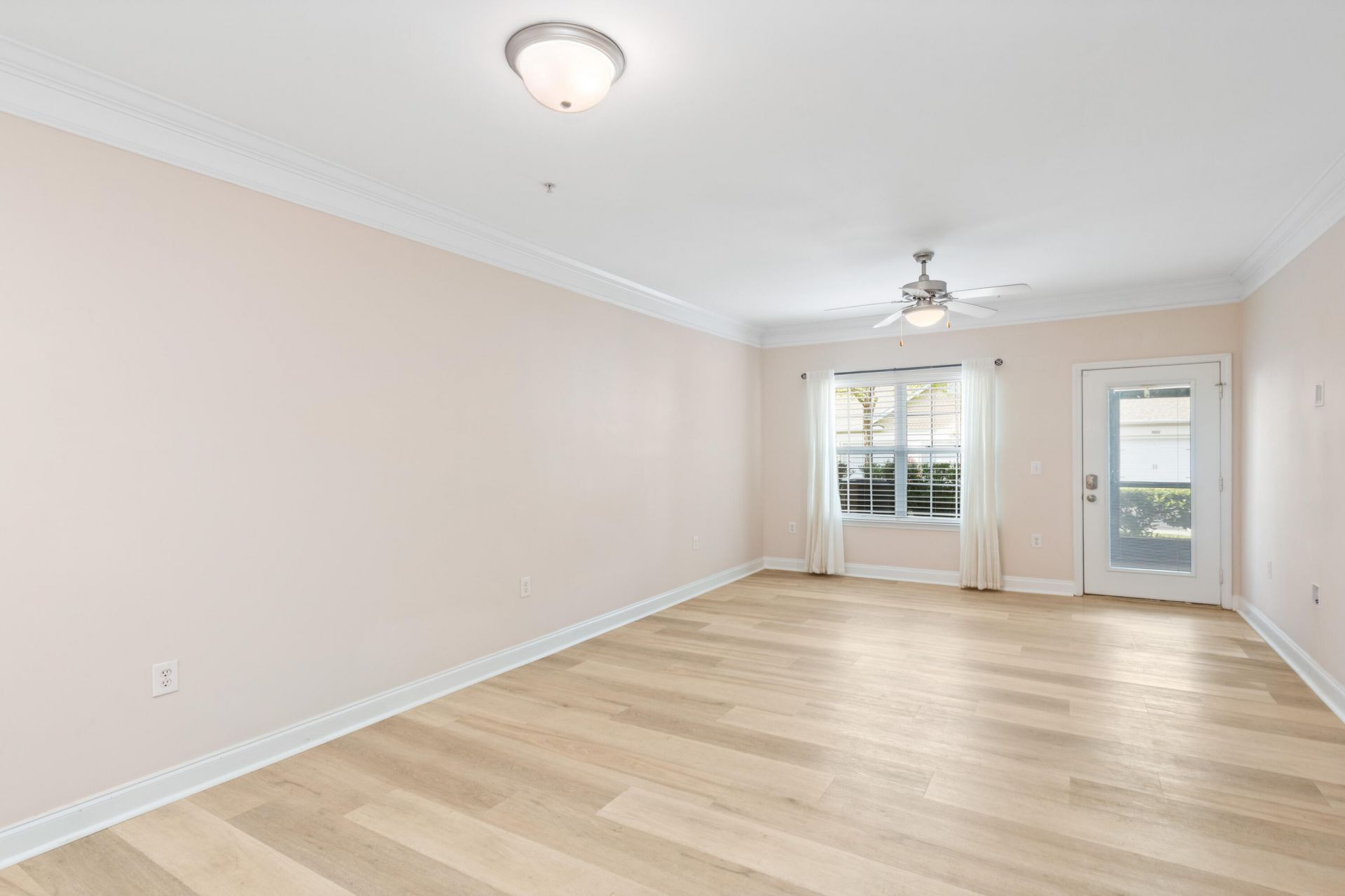 1307 Basildon Road Photo 10