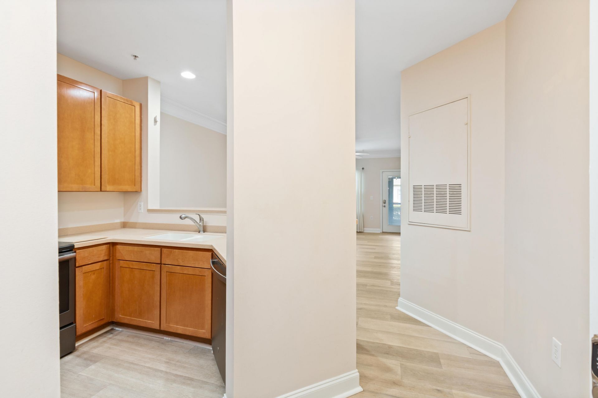 1307 Basildon Road Photo 15