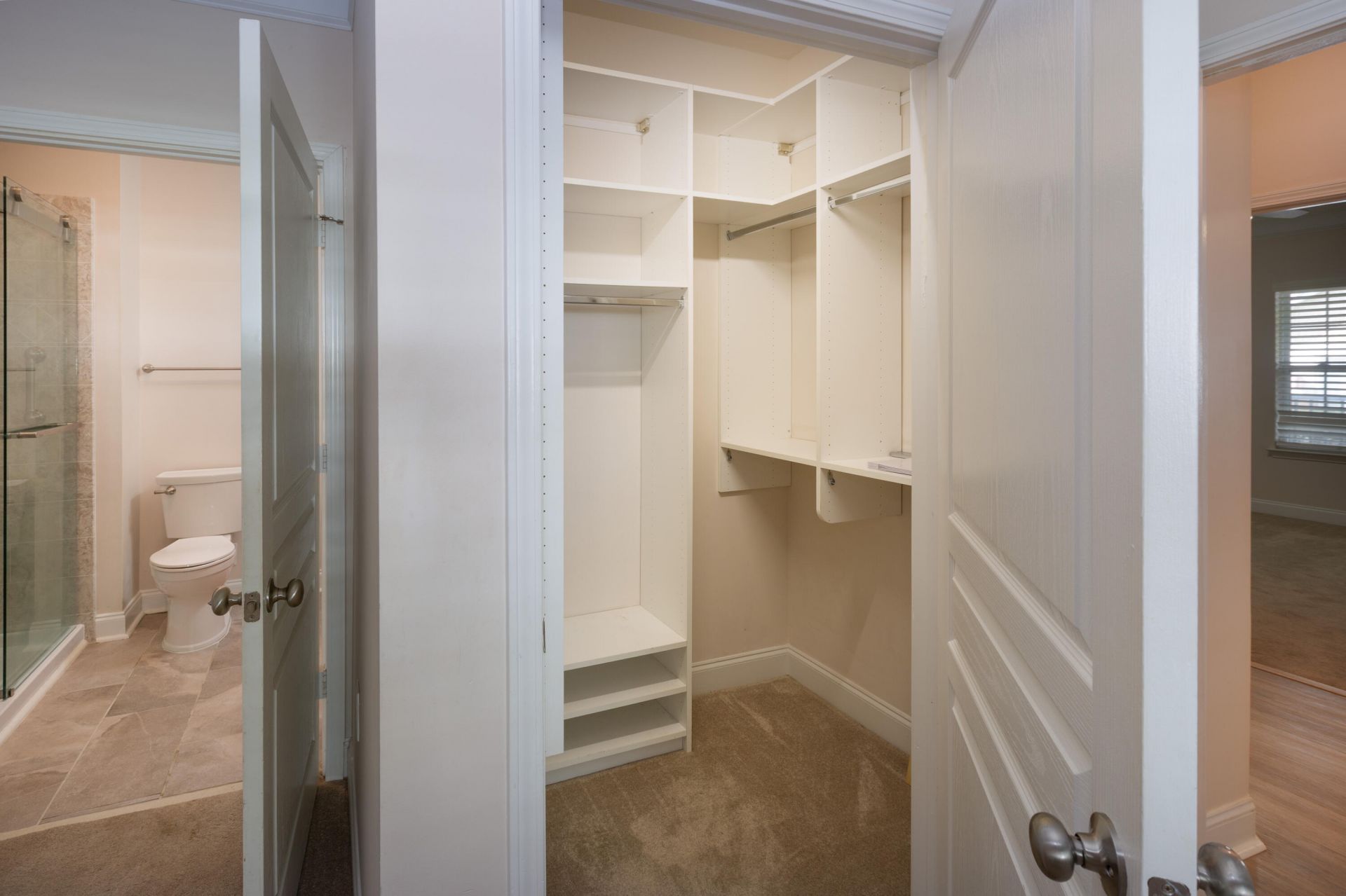 1307 Basildon Road Photo 19