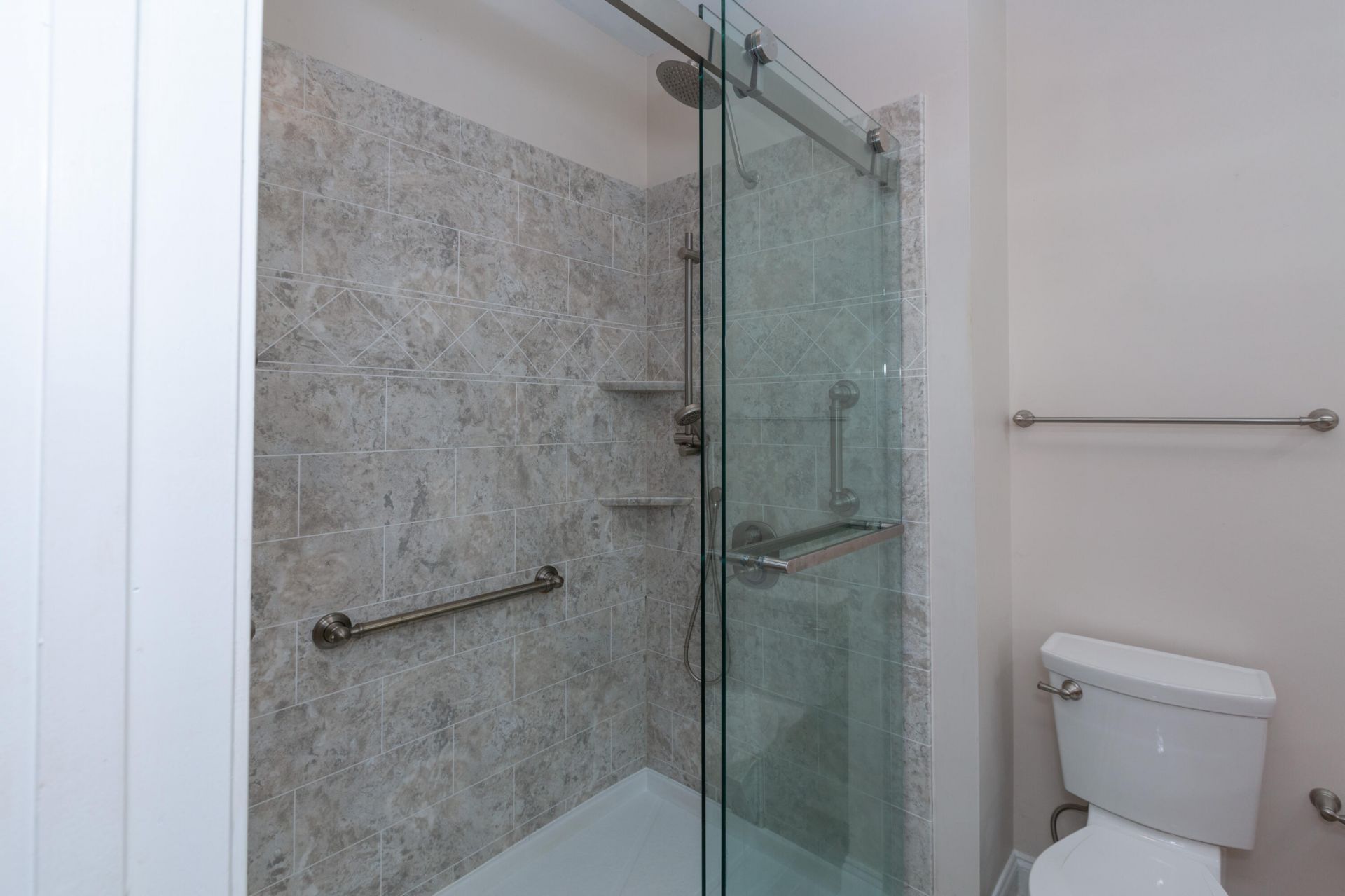 1307 Basildon Road Photo 20