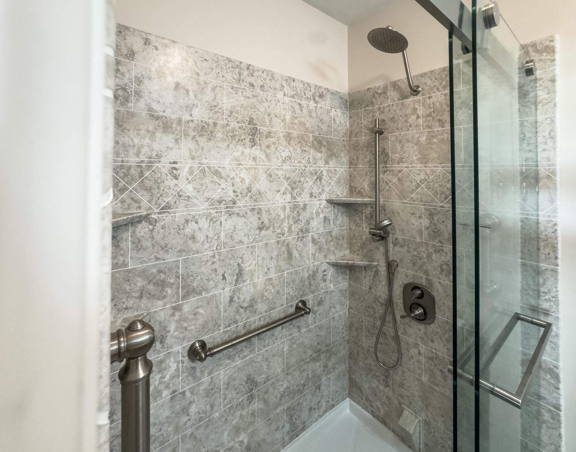 1307 Basildon Road Photo 21