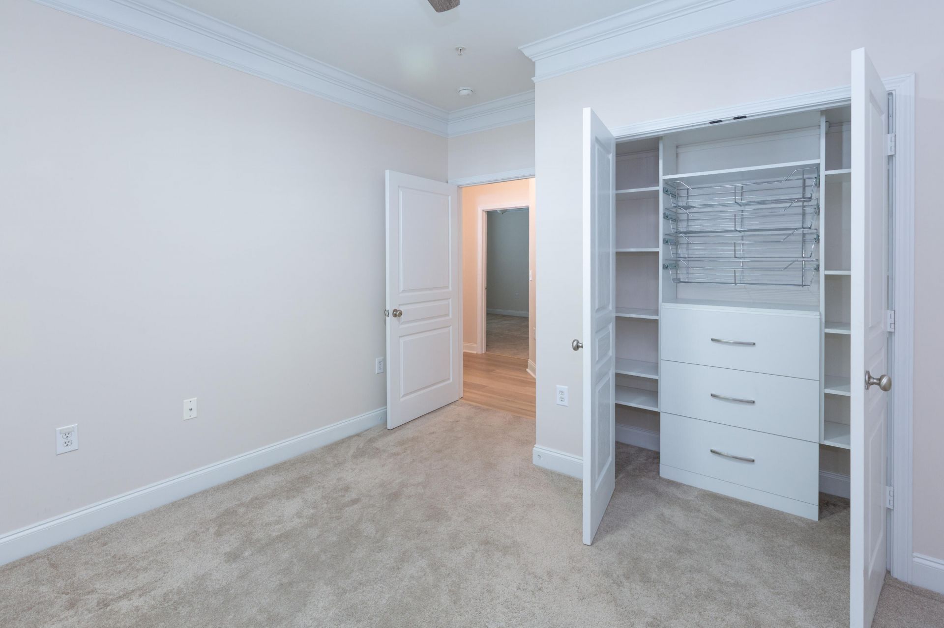 1307 Basildon Road Photo 27