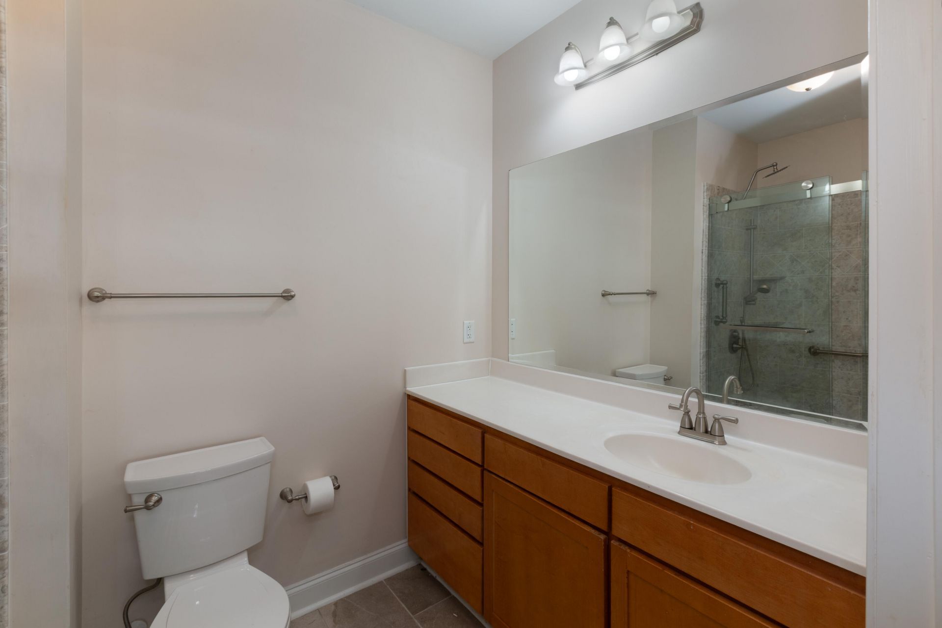 1307 Basildon Road Photo 28