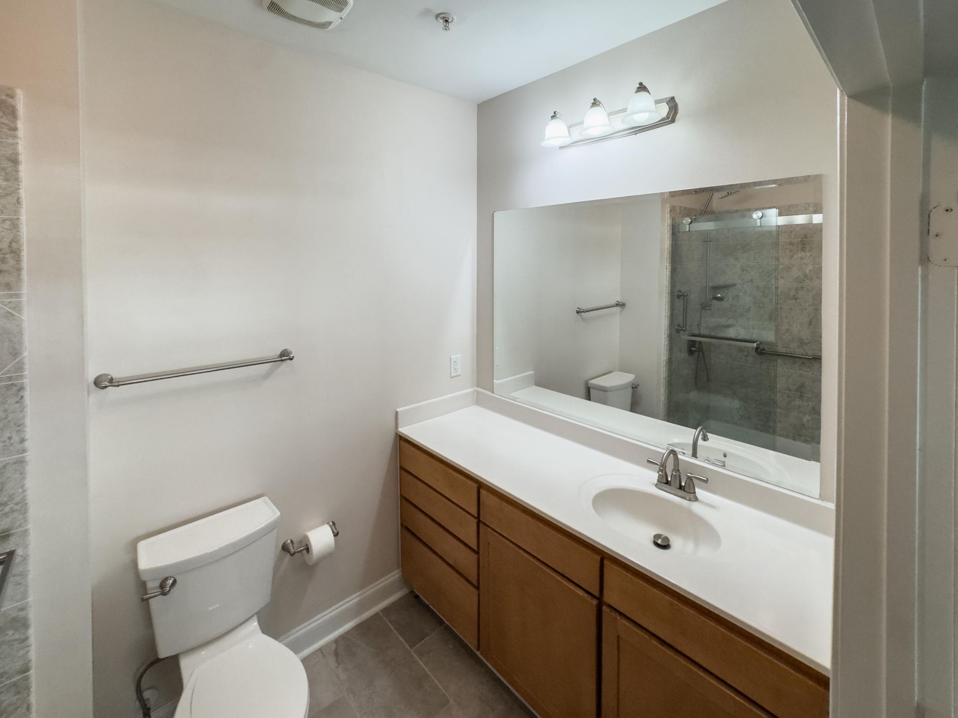 1307 Basildon Road Photo 31