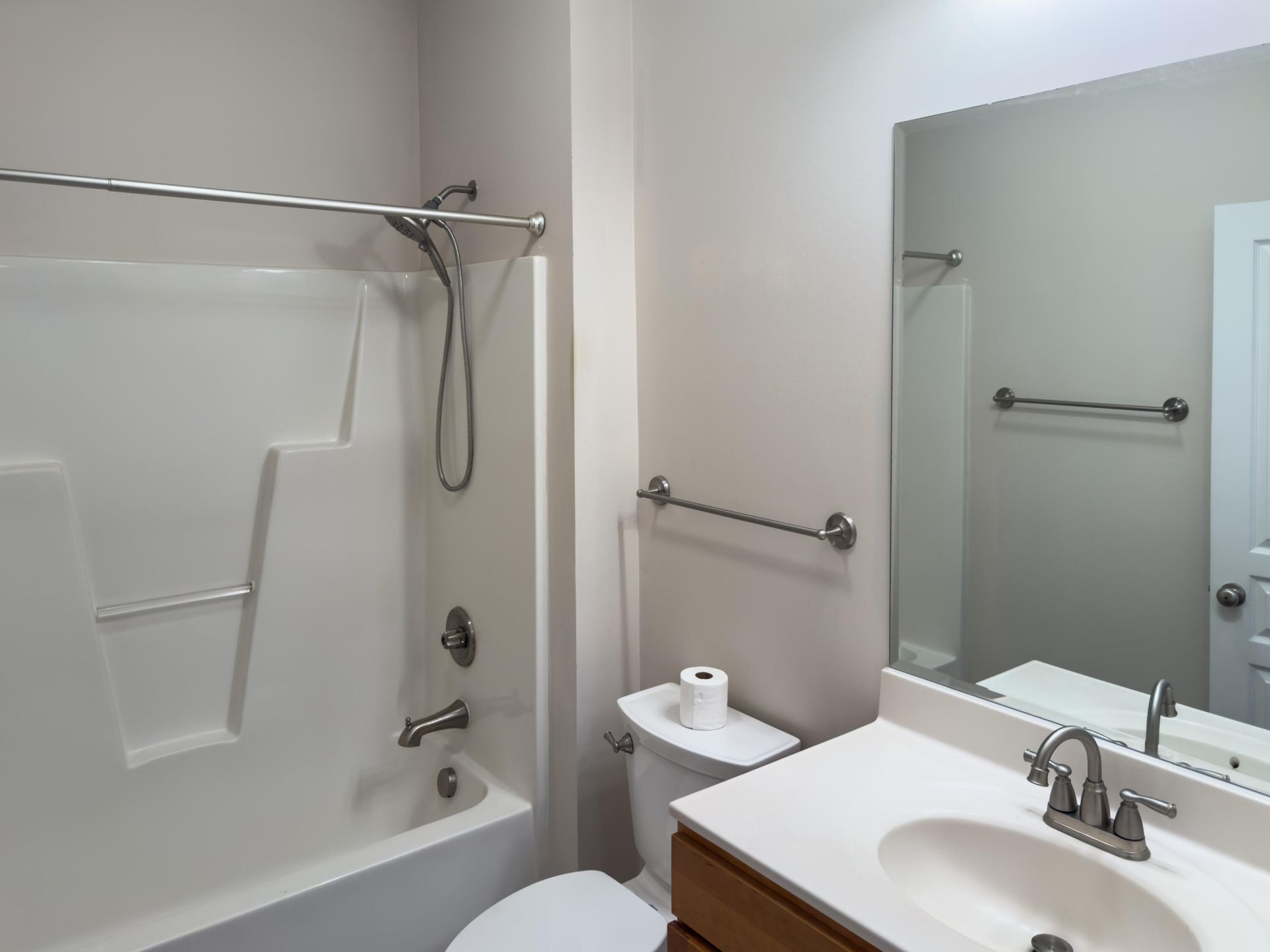 1307 Basildon Road Photo 32