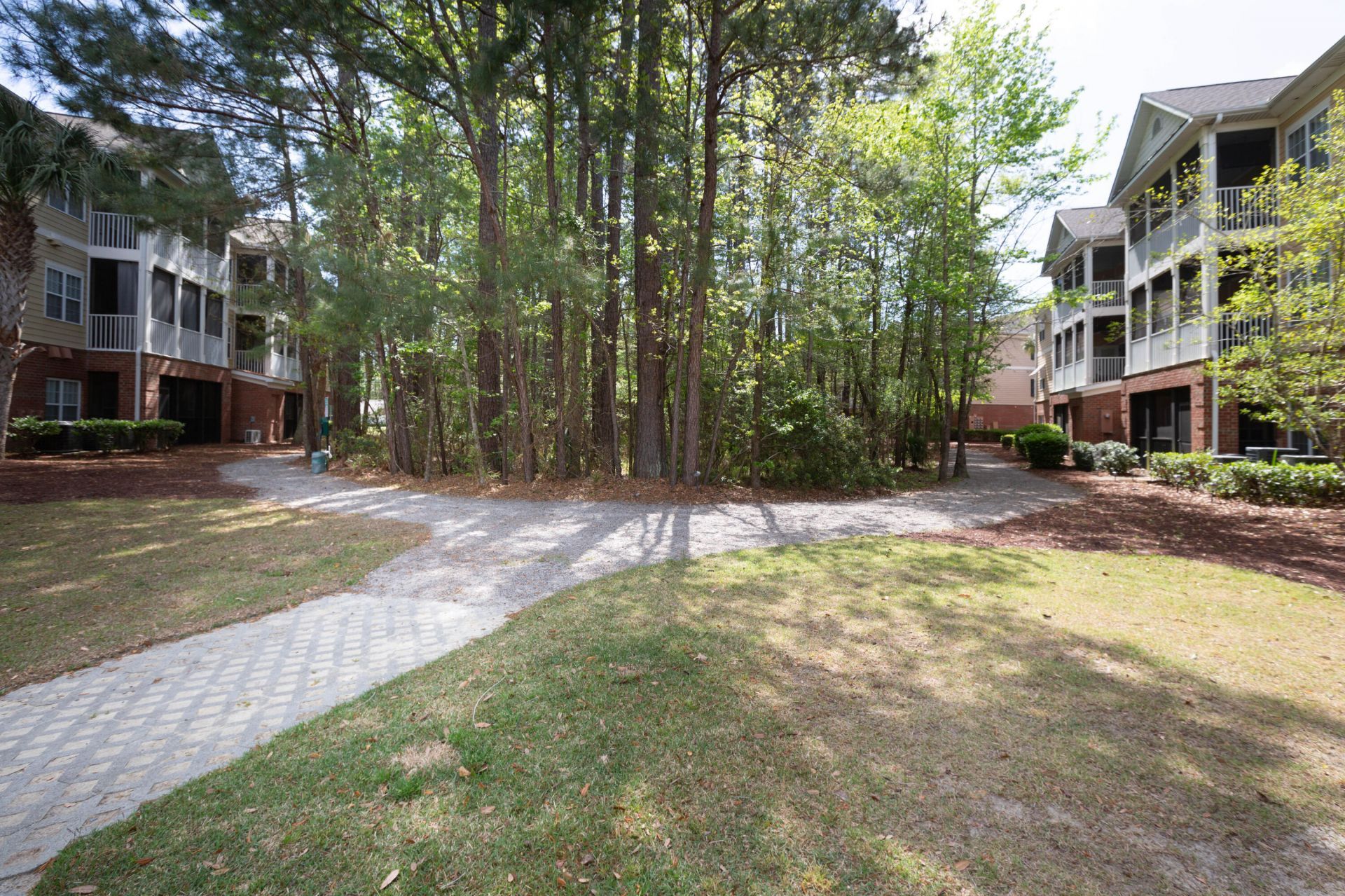 1307 Basildon Road Photo 36