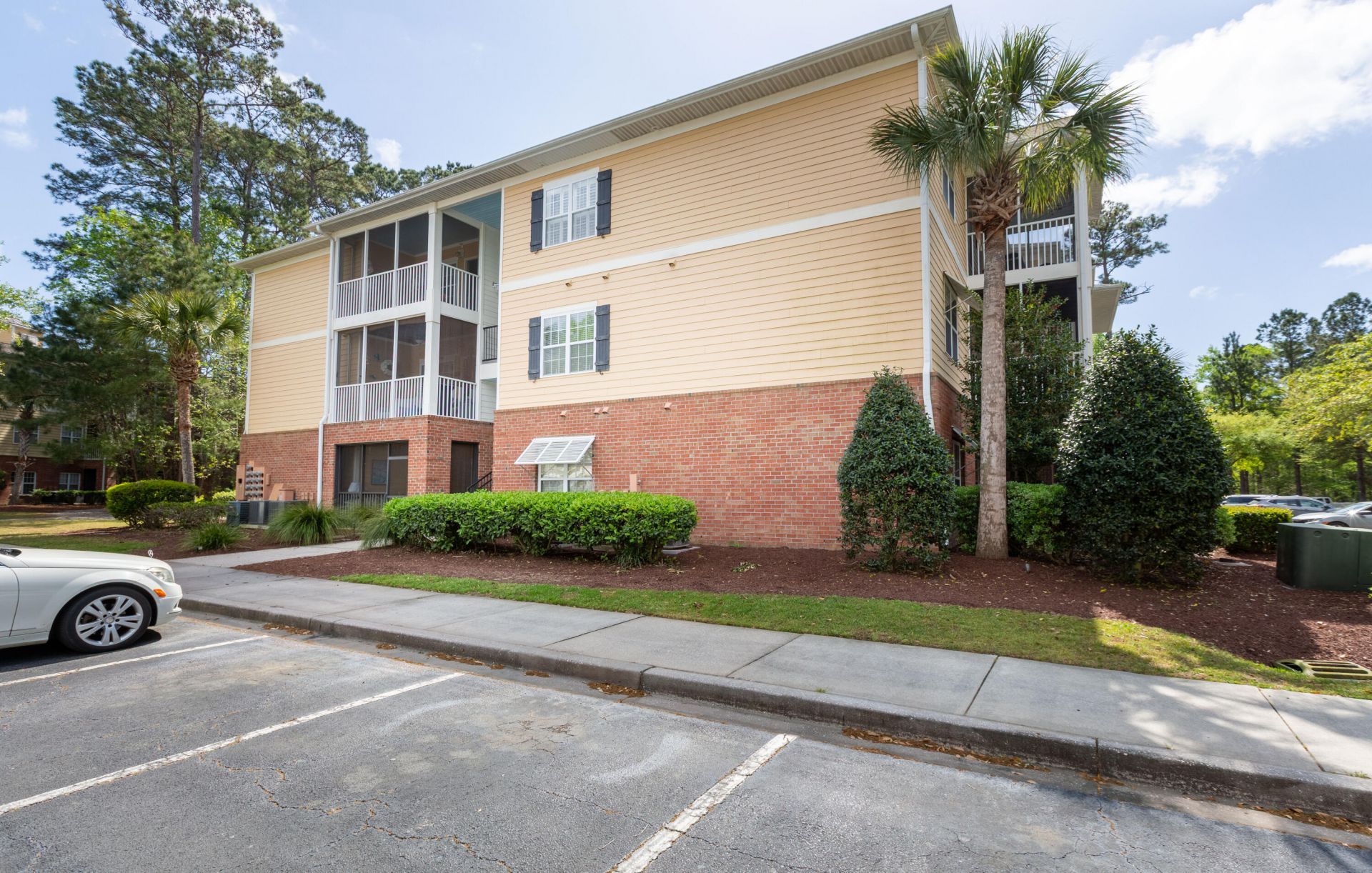 1307 Basildon Road Photo 4