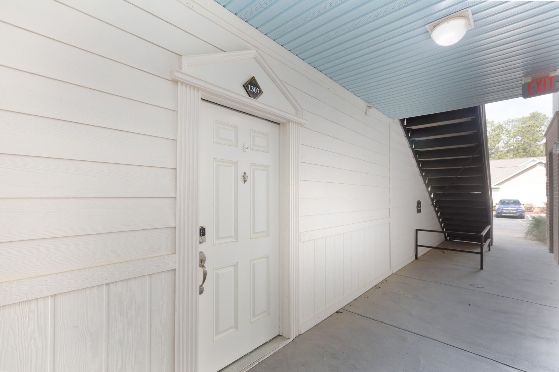 1307 Basildon Road Photo 6