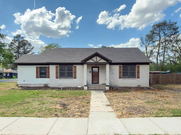 220 College St, Lonoke, AR 72086