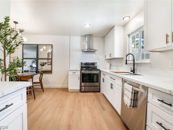 421 Greenbriar Townhouse Way , Las Vegas, NV 89121