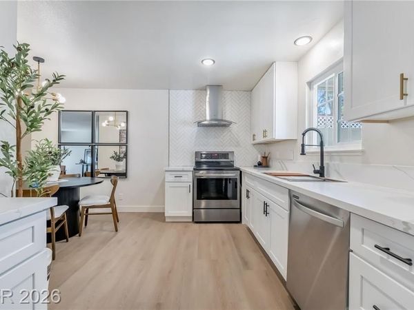 421 Greenbriar Townhouse Way , Las Vegas, NV 89121