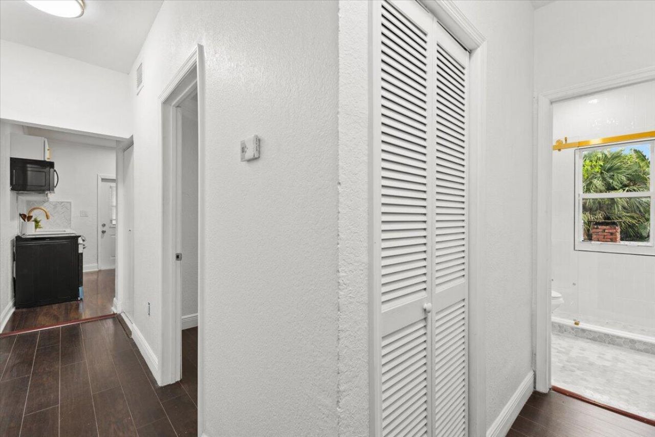 518 Biscayne Drive, Unit B, West Palm Beach, FL 33401 Photo