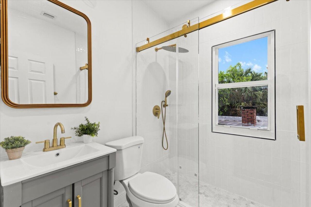 518 Biscayne Drive, Unit B, West Palm Beach, FL 33401 Photo