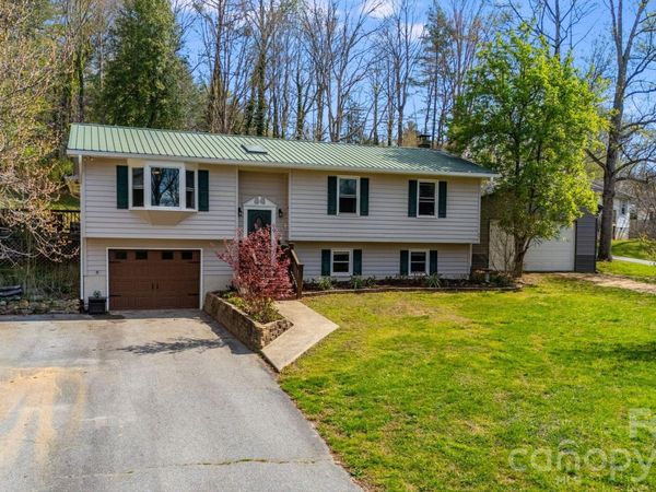 99 S Rowe Road, Hendersonville, NC 28792