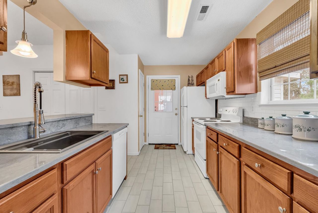 9514 Leeds Circle Photo 22