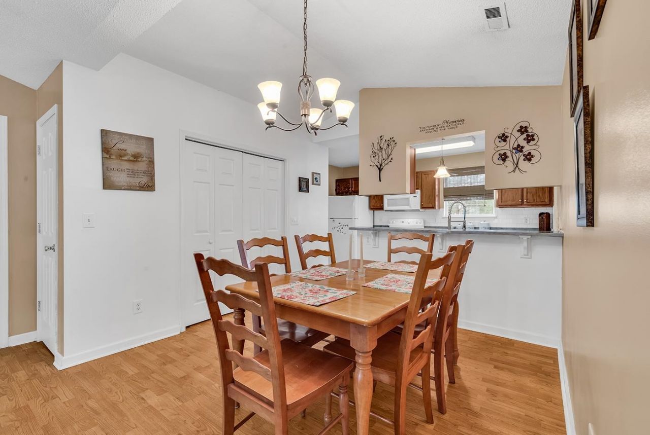 9514 Leeds Circle Photo 5