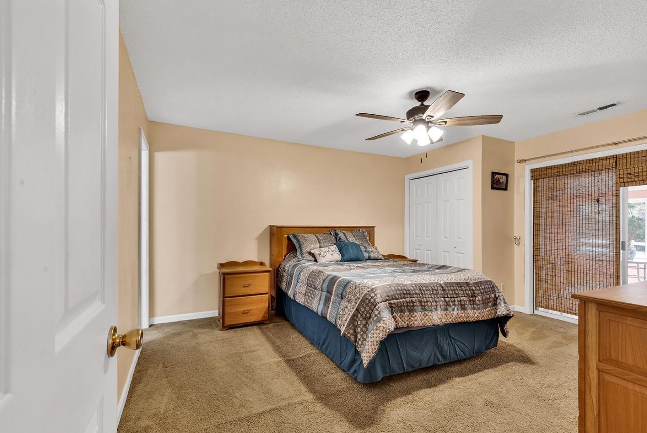 9514 Leeds Circle Photo 8