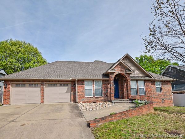 605 S Oak Avenue , Tahlequah, OK 74464